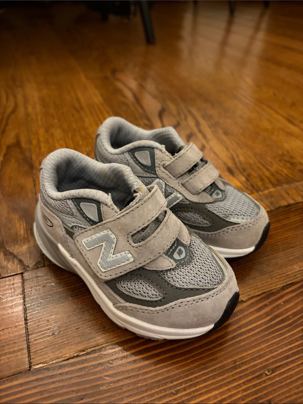 New Balance Kids Sneakers Gray and White Velcro 990 Style